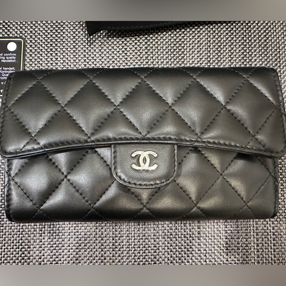 CHANEL black leather wallet. NWOT. Authentication card. Comes with dust bag /box